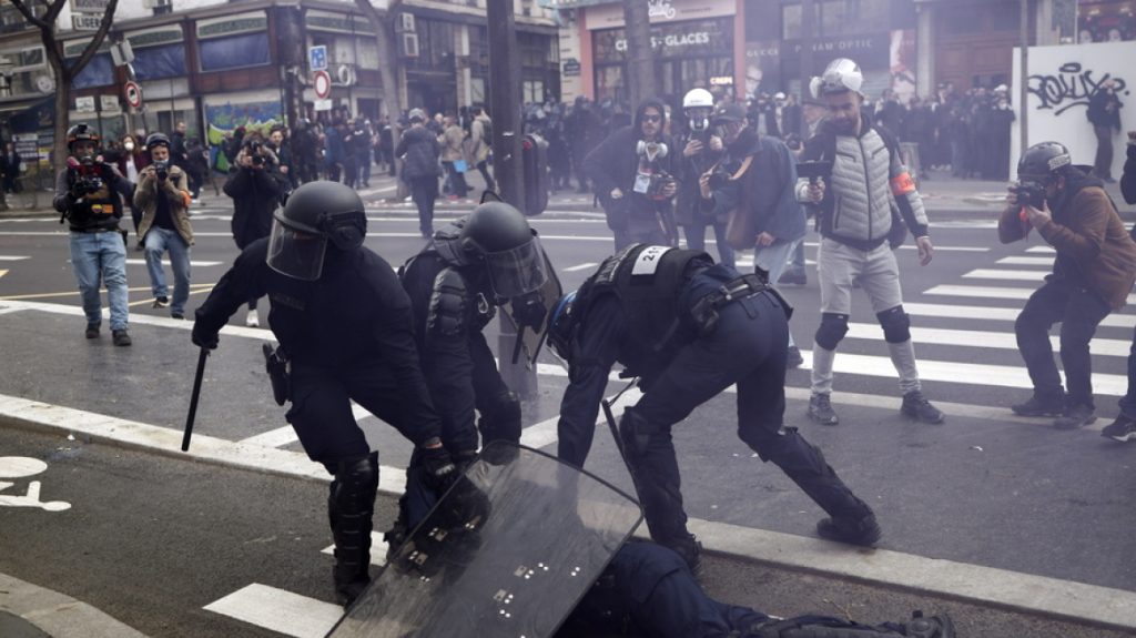 Συγκρούσεις διαδηλωτών στη Γαλλία με αστυνομικούς στη Σαβοΐα