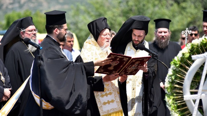 Στον τόπο του δυστυχήματος στα Τέμπη ο Οικουμενικός Πατριάρχης