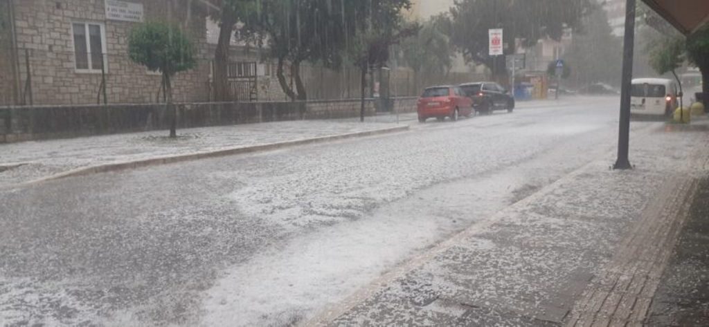 Χαλάζι «σφυροκόπησε» τα Γιάννενα!