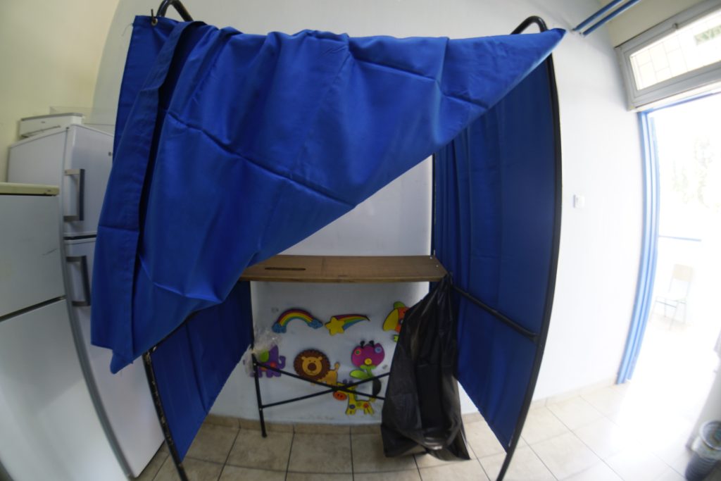 Ιστορικό ρεκόρ αποχής με 47,17% – Σε ποια κόμματα «στοίχησε» περισσότερο