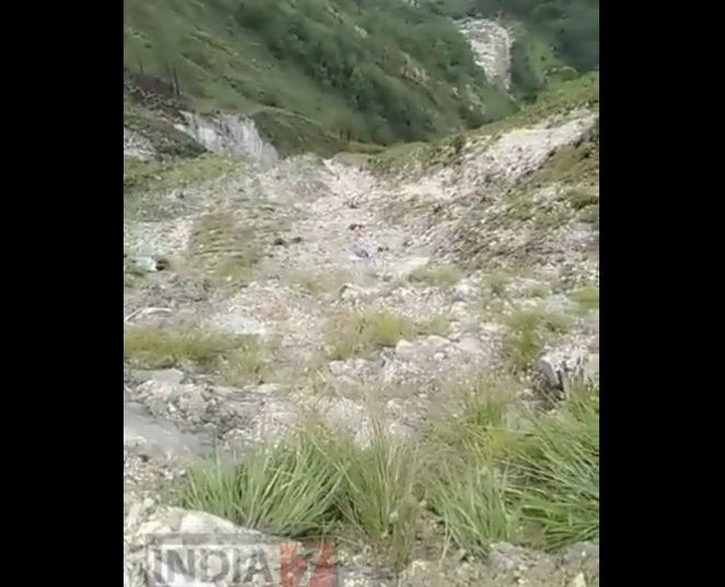 Ινδία: Δέκα νεκροί από πτώση οχήματος σε χαράδρα 600 μέτρων