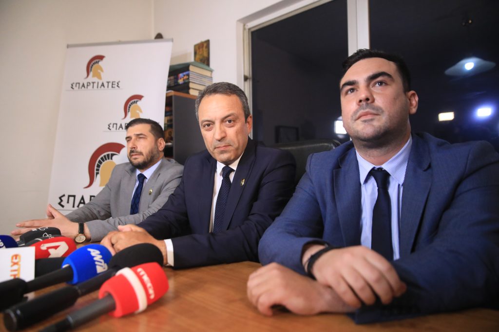 Μπορεί να ακυρωθεί η εκλογή των «Σπαρτιατών» εάν αποδειχτεί σχέση με τον Ηλία Κασιδιάρη;