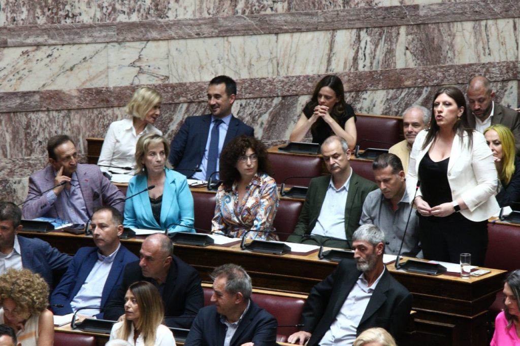 Ξεκίνησε το σόου η Ζ. Κωνσταντοπούλου: Ήθελε να μιλήσει μετά την ψηφοφορία