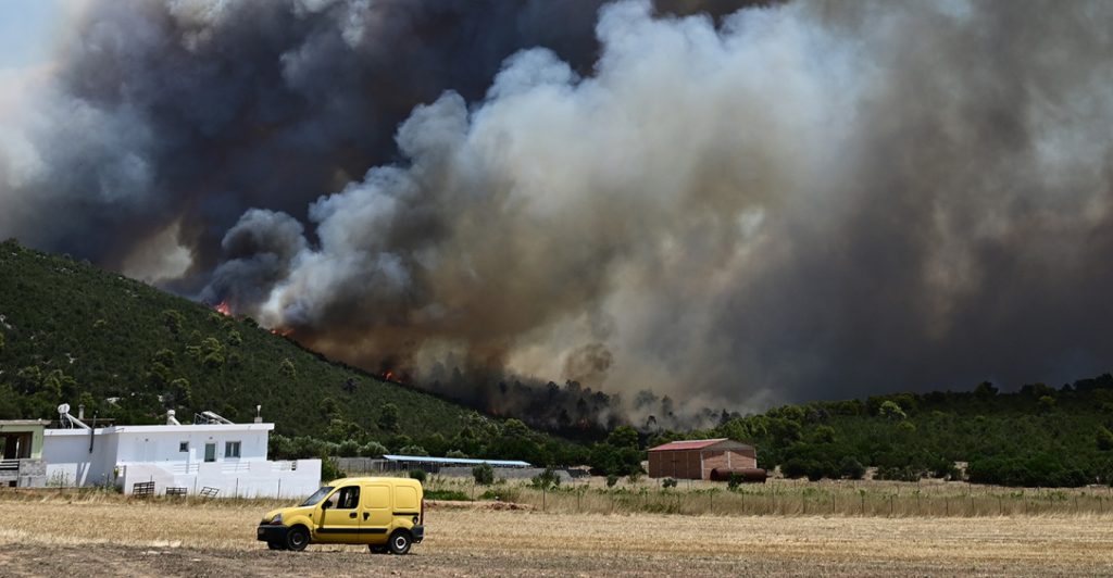Φωτιά στο Λουτράκι: Άνοιξε η Παλιά Εθνική Οδός Αθηνών – Κορίνθου