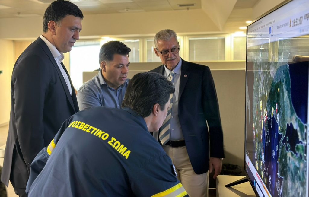 Τρία Σινούκ μας δίνουν οι Αμερικανοί για δασοπυρόσβεση – Όσα είπαν Κικίλιας και Τσούνης