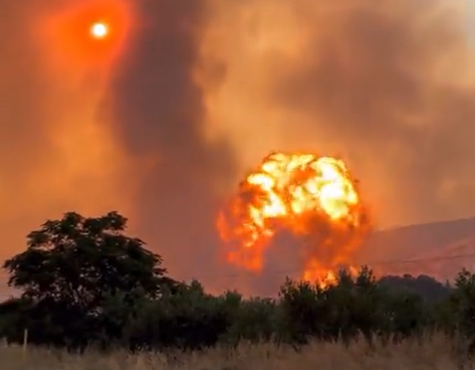 Η στιγμή της τεράστιας έκρηξης στην αποθήκη πυρομαχικών στη Νέα Αγχίαλο (βίντεο)