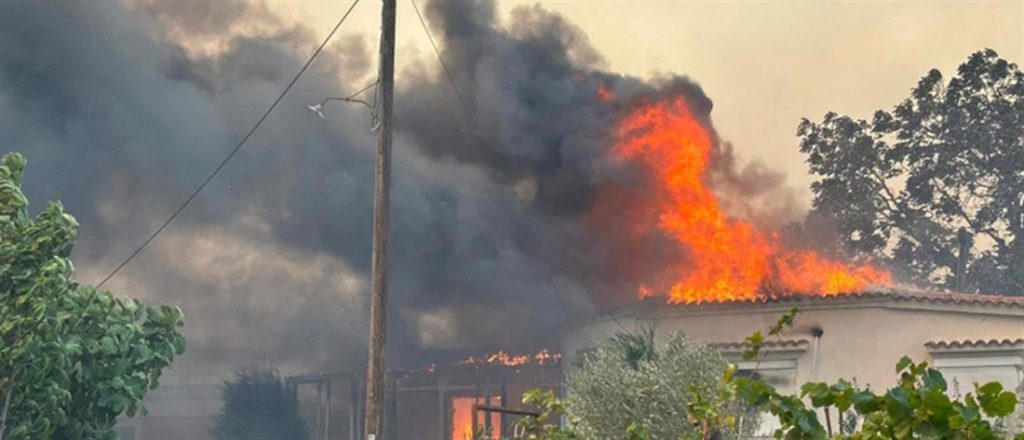 Φωτιά στη Ροδόπη: Μήνυμα από το 112 για εκκενώσεις οικισμών