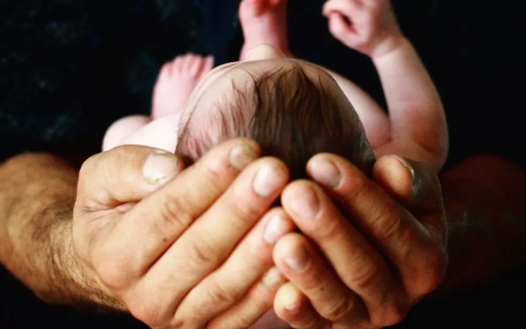 Χανιά -Υπόθεση εμπορίας βρεφών: Ζευγάρι από την Αυστραλία ταυτοποιήθηκε ως βιολογικοί γονείς νεογέννητου