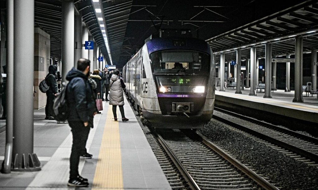 Προαστιακός: Με καθυστερήσεις επανεκκινούν τα δρομολόγια στη γραμμή Πειραιάς – Κιάτο – Πειραιάς