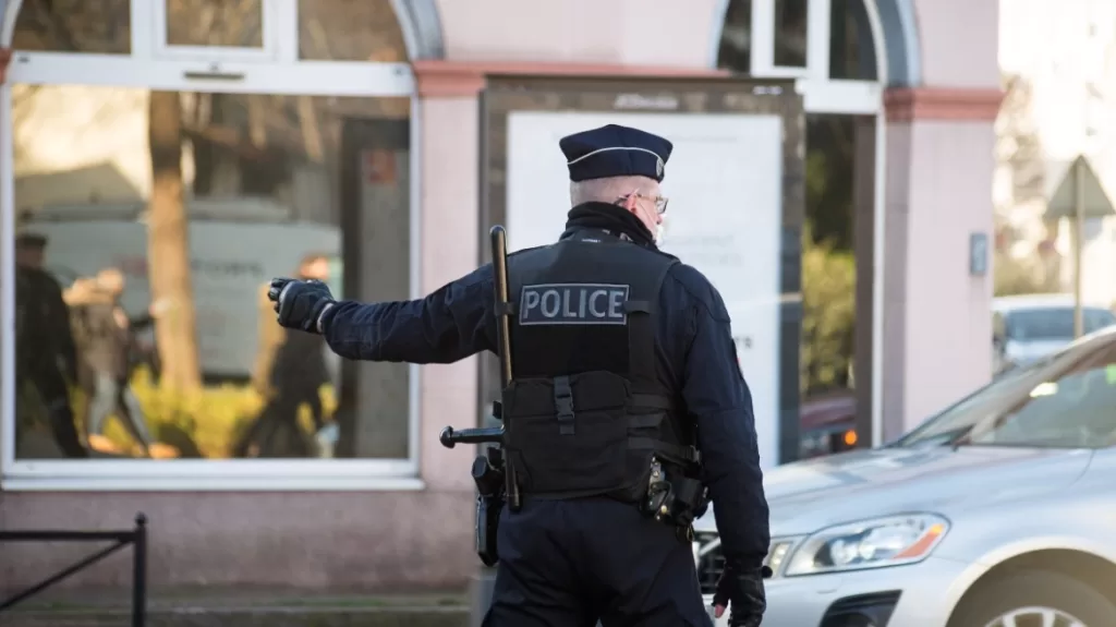 Γαλλία: Αστυνομικός που χειριζόταν υποθέσεις ενδοοικογενειακής βίας δολοφονήθηκε από τον πρώην σύντροφό της