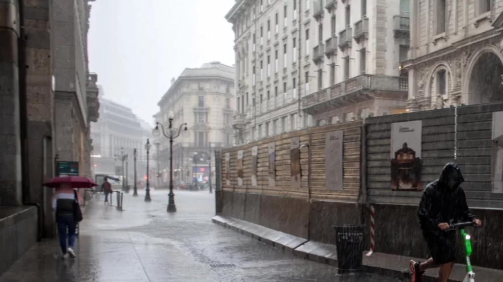 Ιταλία: Συνεχίζεται το κύμα κακοκαιρίας – Πλημμύρισαν δρόμοι, κατολισθήσεις και πτώσεις δέντρων