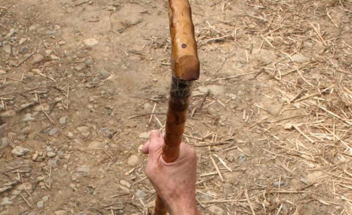 Κρήτη: Είχε κτηματικές διαφορές με συγχωριανό του και τον ξυλοκόπησε με κατσούνα – Στο νοσοκομείο το θύμα