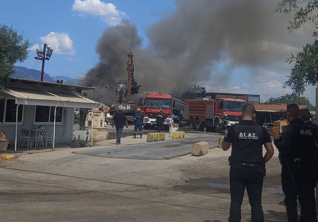 Φωτιά σε χώρο ανακύκλωσης στον Ασπρόπυργο – Εστάλη μήνυμα από το 112