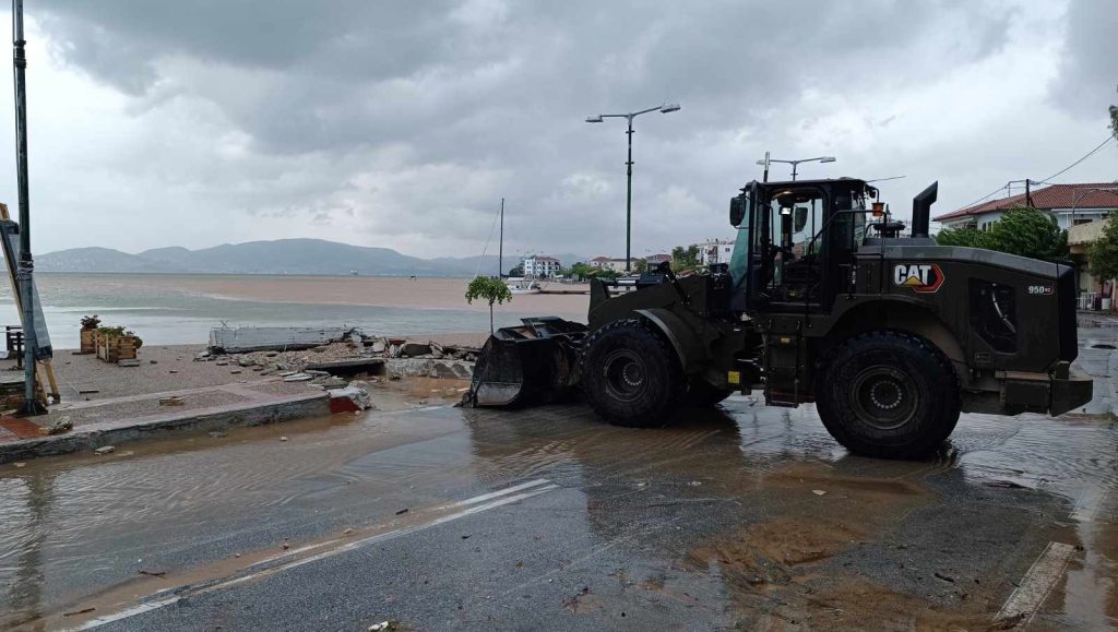 Λαμβάνει δράση ο στρατός για τις πλημμύρες σε Βόλο, Καρδίτσα, Τρίκαλα, Λάρισα