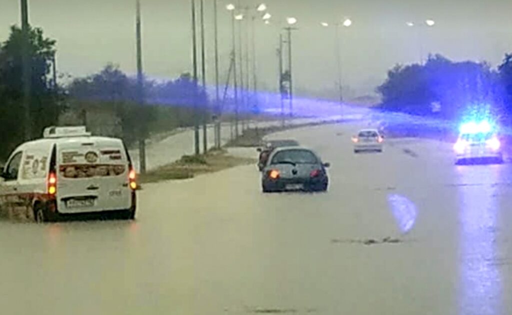 Λάρισα: Μεγάλη κινητοποίηση για τα νερά που έρχονται από τον πλημμυρισμένο κάμπο