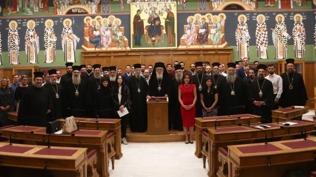 Μητροπολίτες: Αρμοδιότητα της Πολιτείας και όχι θεολογικό θέμα οι ταυτότητες