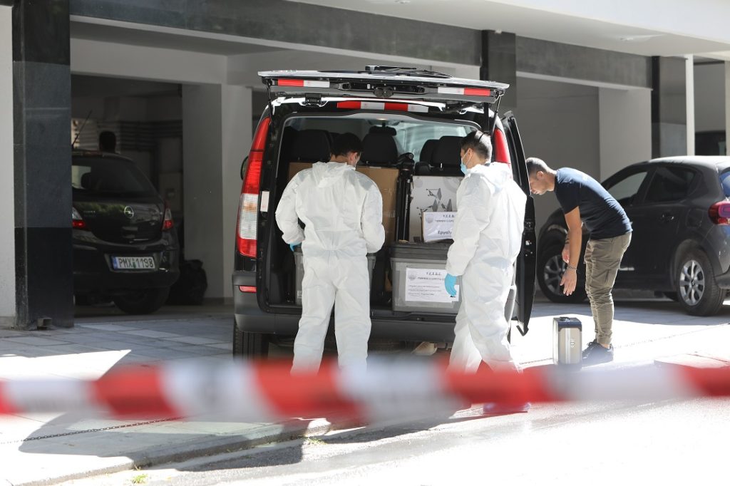 Δολοφονία στην Καλαμαριά: Περίμενε να φύγουν τα παιδιά για το σχολείο – Δεν μπορούσε να την ξεπεράσει, έλεγε ότι θα τη σκοτώσει