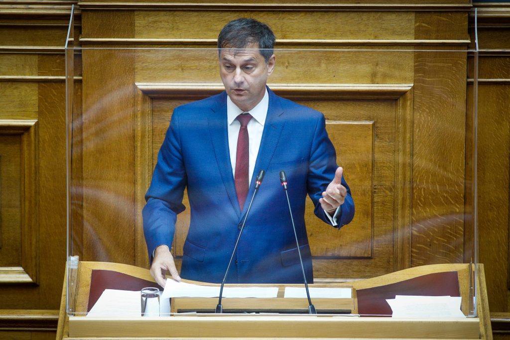 Χάρης Θεοχάρης στην «Political»: Μας ανησυχεί η παντελής έλλειψη αντιπολίτευσης, όχι ο Κασσελάκης