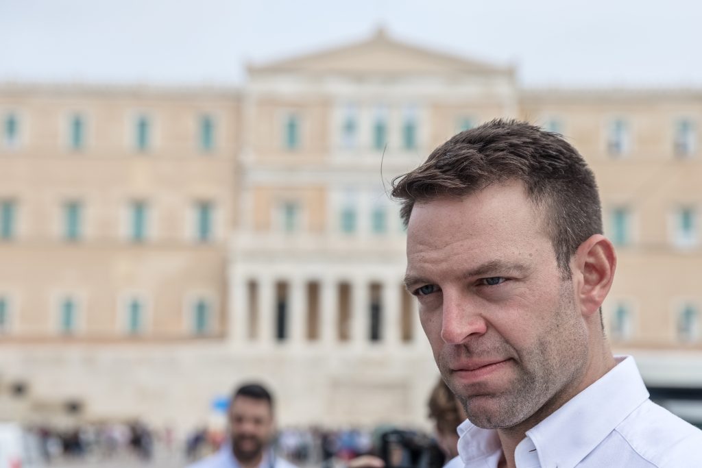 Όλοι εναντίον όλων στην «αρένα» της Κουμουνδούρου