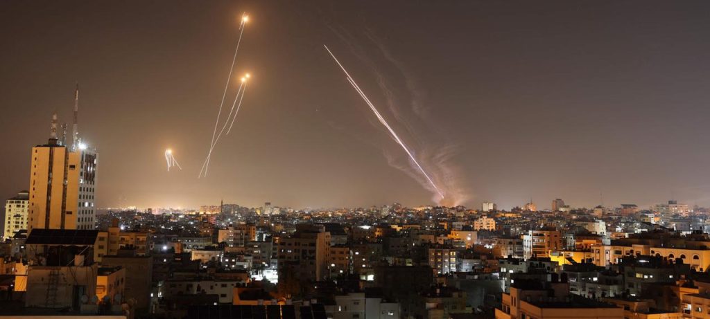 Πόλεμος στο Ισραήλ: 150 πυραύλους εκτόξευσε η Χαμάς στο Τελ Αβίβ