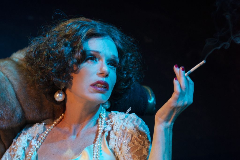 «Έγκλημα λάθους» της Πολύνας Γκιωνάκη στο θέατρο «Βικτώρια»