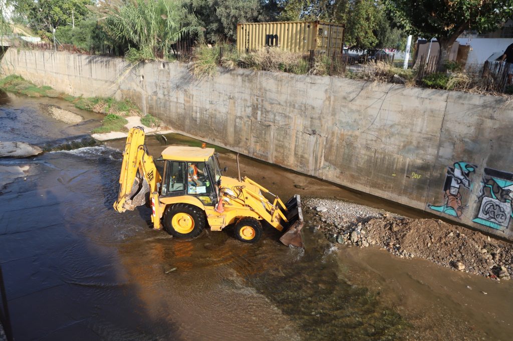 Η απάντηση της Περιφέρειας Αττικής σε ρεπορτάζ για τον καθαρισμό ρεμάτων