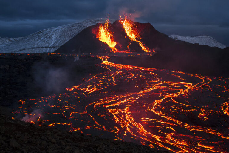 Συναγερμός για έκρηξη ηφαιστείου στην Ισλανδία! - Paraskhnio.gr