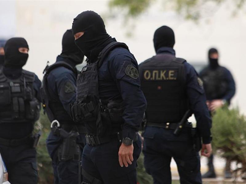 ΕΛ.ΑΣ: Έφοδος σε άντρο ναρκωτικών στην Αγία Βαρβάρα (βίντεο)