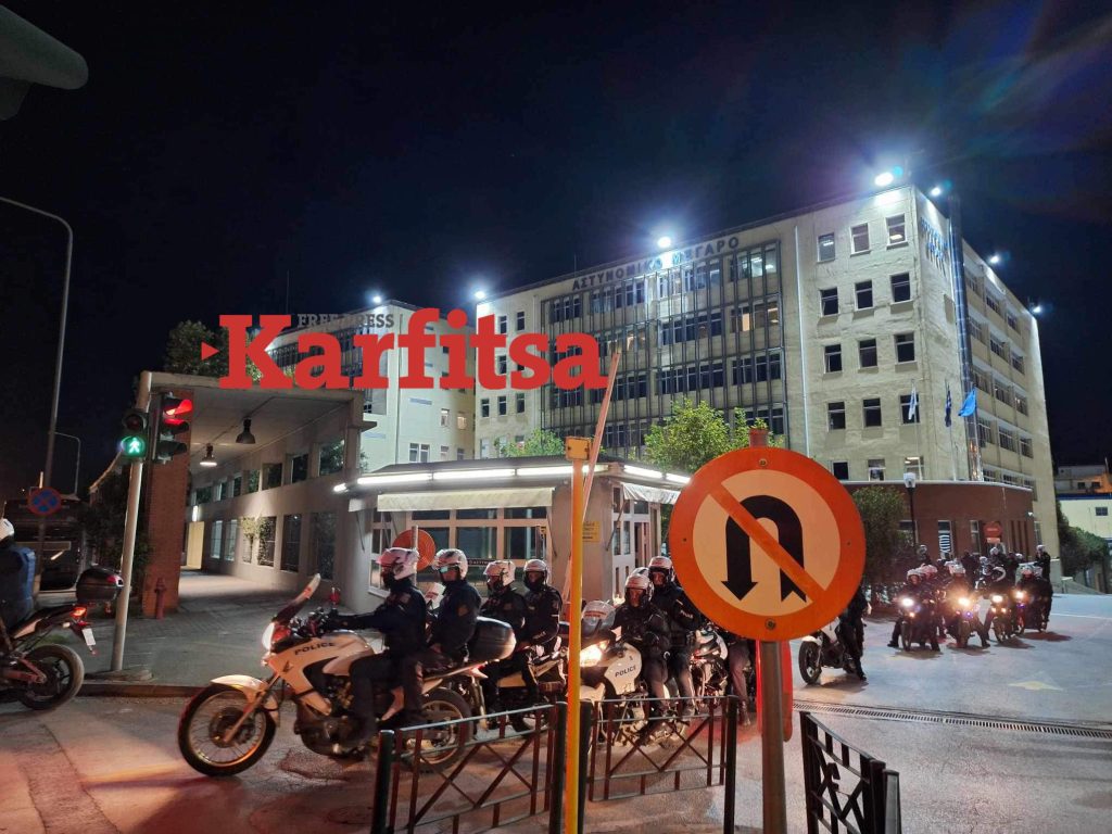 Θεσσαλονίκη: Έξω από τη ΓΑΔΘ οπαδοί του Άρη – Φώναξαν συνθήματα για τους συλληφθέντες συνοπαδούς τους (ΦΩΤΟ)