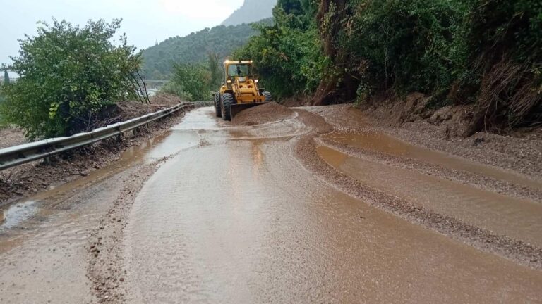 Πλημμύρες και κατολισθήσεις από την κακοκαιρία στη δυτική Ελλάδα (ΒΙΝΤΕΟ)