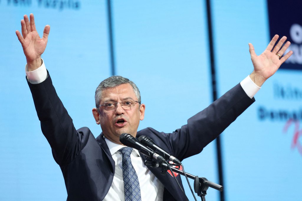 Ανατροπή στην τουρκική αντιπολίτευση: Ο Οζγκιούρ Οζέλ ίδρυσε νέο κόμμα με τουλάχιστον 91 βουλευτές