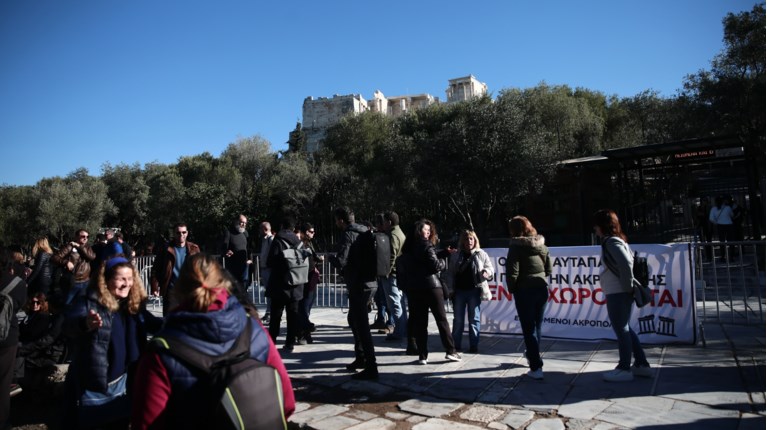 Παράνομη η 24ωρη απεργία των αρχαιοφυλάκων που έκλεισαν την Ακρόπολη