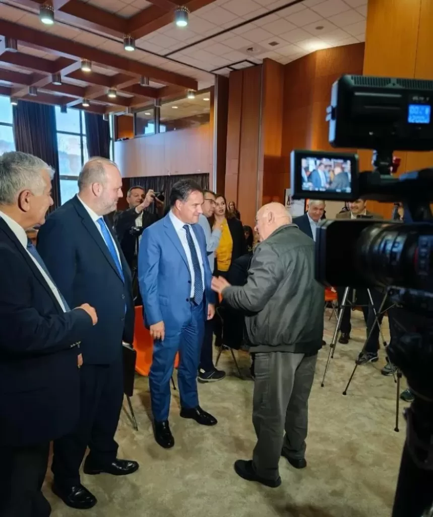 Γρεβενά: Υπεγράφη η σύμβαση για 80 εργατικές κατοικίες, παρουσία Γεωργιάδη