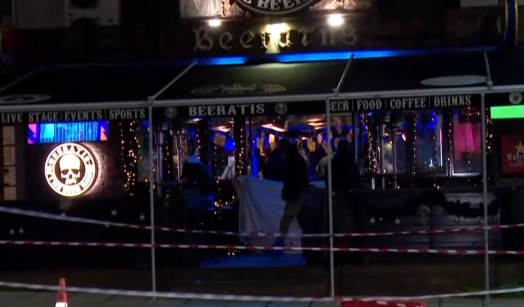 Μαχαίρωσε αστυνομικό σε μπυραρία της Θεσσαλονίκης για μια παρατήρηση!