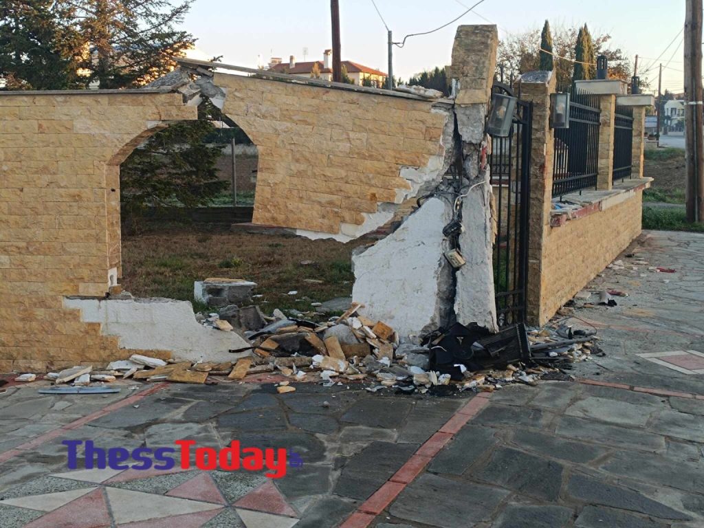 24χρονος νεκρός σε τροχαίο στη Θεσσαλονίκη! Το αυτοκίνητο γκρέμισε τοίχο!