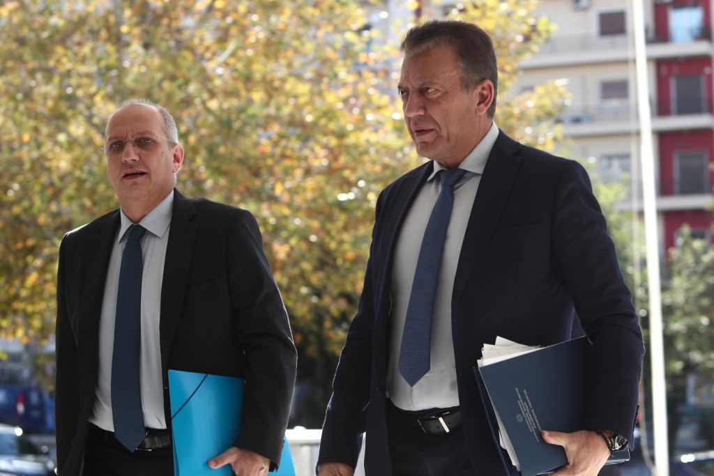 Με φακέλους για τους χούλιγκανς στον Άρειο Πάγο Οικονόμου και Βρούτσης