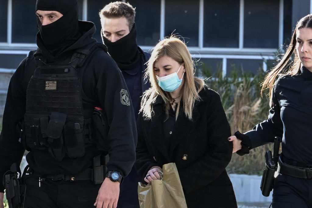 “Έκρηξη” Πισπιρίγκου από τη «βροχή» ερωτήσεων της προέδρου – «Παίζουμε τις κουμπάρες»