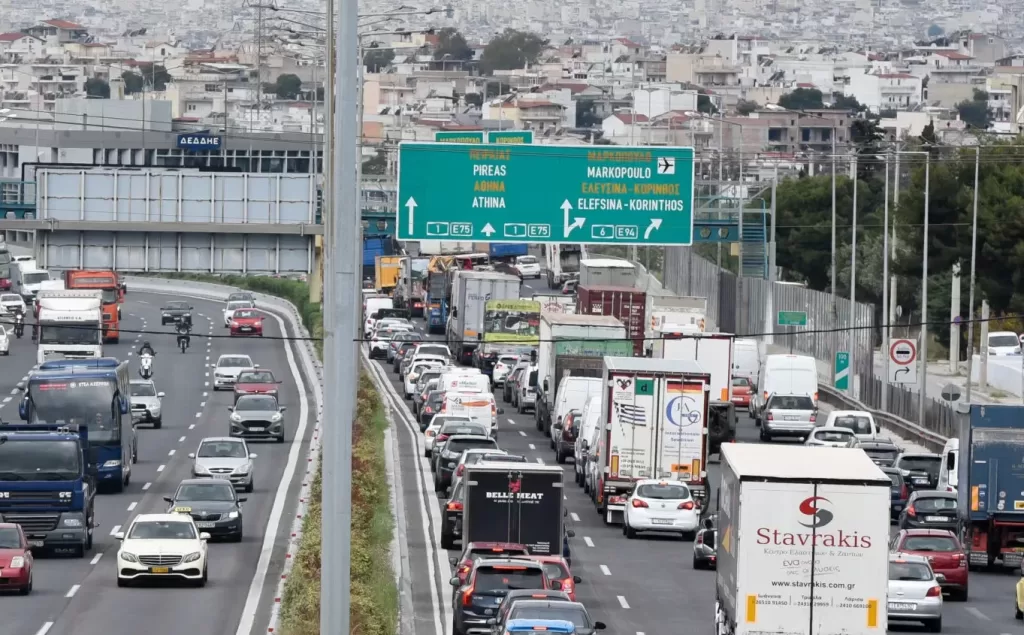 Κηφισός: Οδηγός έπεσε πάνω σε μπάρες