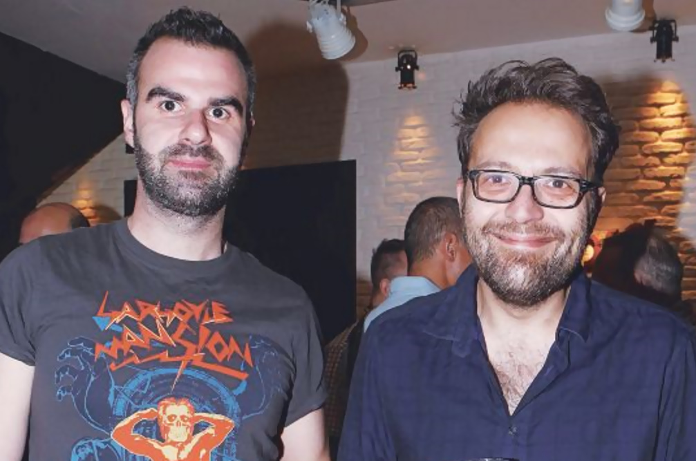 To Facebook κατέβασε φωτογραφία του Κορτώ όπου φιλιέται με τον σύζυγό του – Τι έγραψε