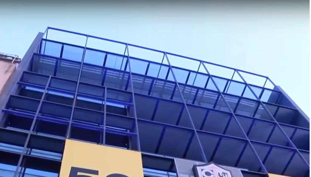 Απελπισμένος 39χρονος απειλούσε να πέσει από κτίριο στη λεωφόρο Αλεξάνδρας – Συνελήφθη τα ξημερώματα