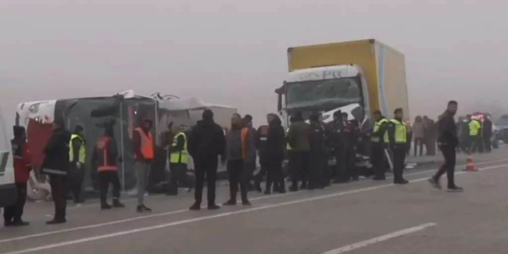 Τραγωδία στην Τουρκία: 4 νεκροί και 36 τραυματίες από ανατροπή λεωφορείου στη Μαλάτεια