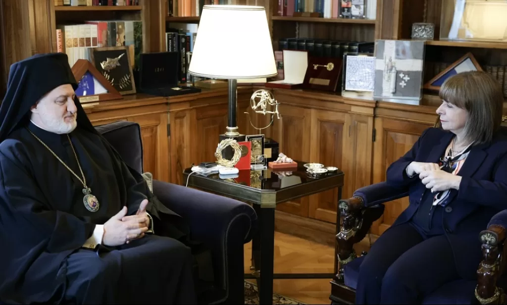 Συνάντηση Σακελλαροπούλου – Ελπιδοφόρου στο Προεδρικό Μέγαρο