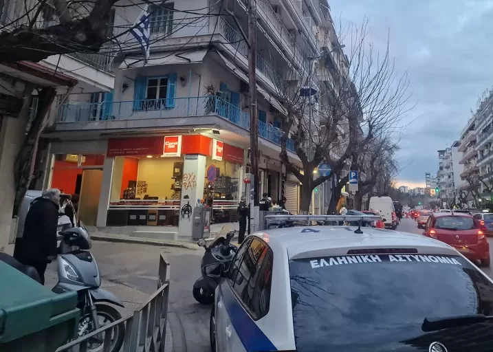 Θεσσαλονίκη: Γυναίκα εντοπίστηκε νεκρή σε διαμέρισμα – Σκεπασμένη η σορός με δεκάδες κουβέρτες