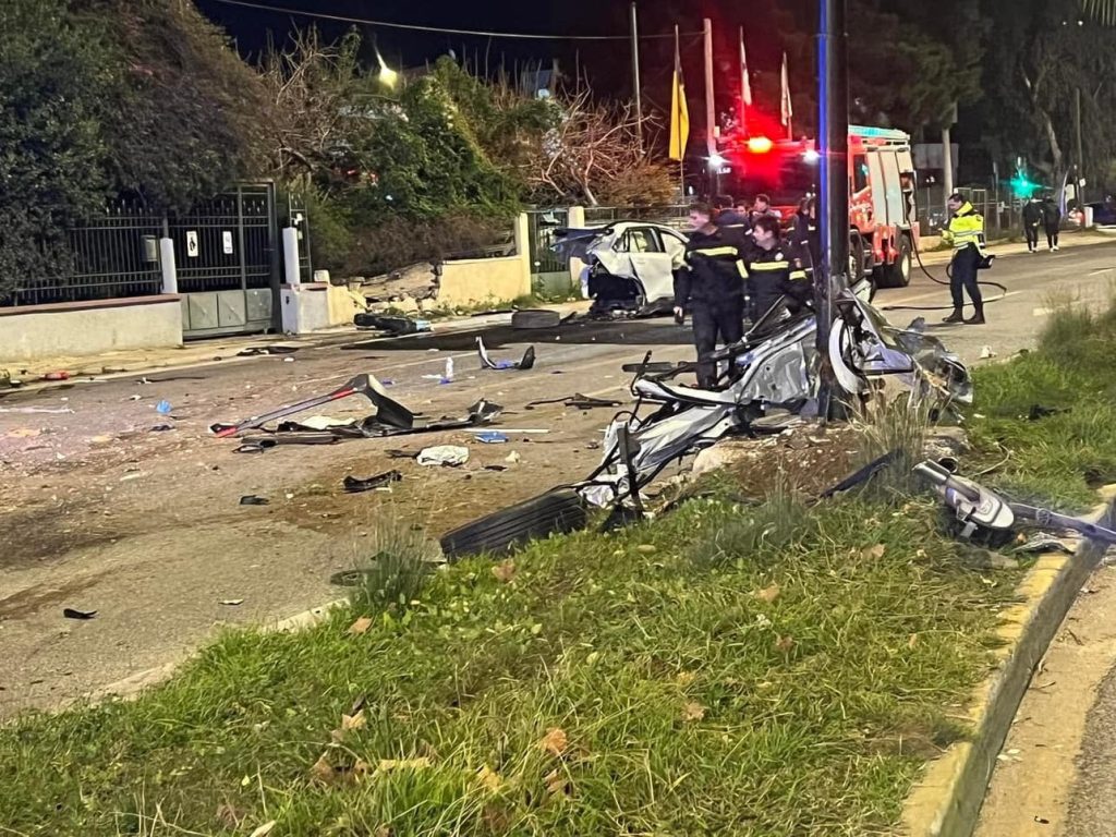 Σοκαριστικές εικόνες από την φονική καραμπόλα στη Βάρη!