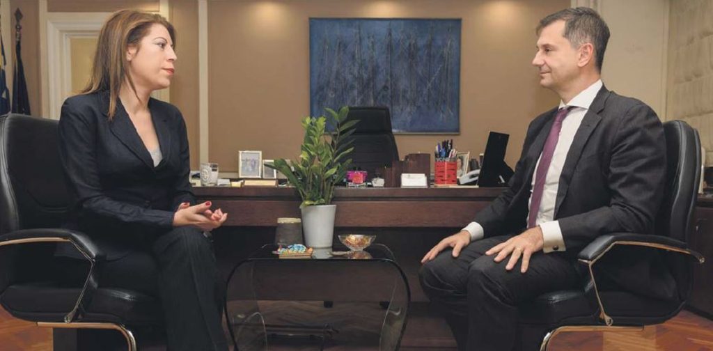 Χάρης Θεοχάρης στο «Π»: Πολεμάμε το «μαύρο» χρήμα και με τεχνητή νοημοσύνη