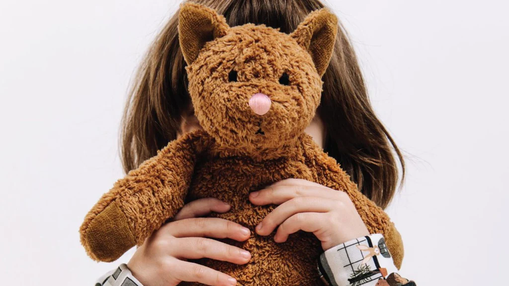 Είχε τοποθετήσει καταγραφικό ήχου σε λούτρινο για να παρακολουθεί τον πρώην σύζυγο της!