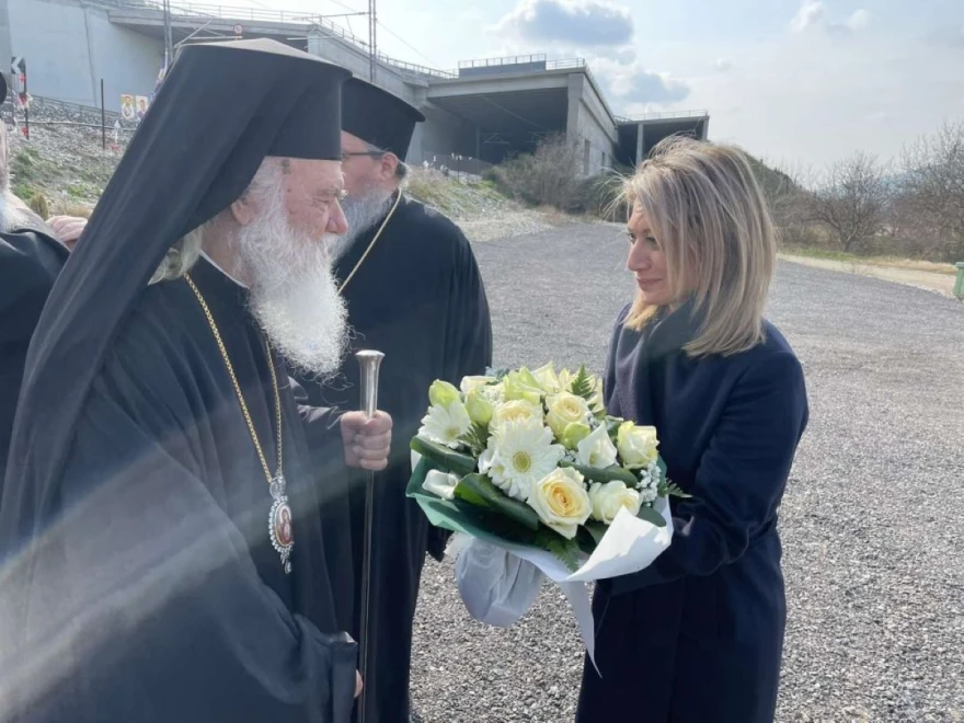 Τέμπη: Τρισάγιο από τον Aρχιεπίσκοπο Ιερώνυμο στον τόπο του πολύνεκρου δυστυχήματος