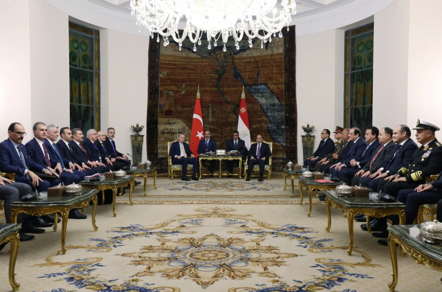 Αίγυπτος: Εγκάρδιο το κλίμα στις δηλώσεις Ερντογάν – Σίσι – Καμία νύξη για τις θαλάσσιες ζώνες στην Ανατολική Μεσόγειο