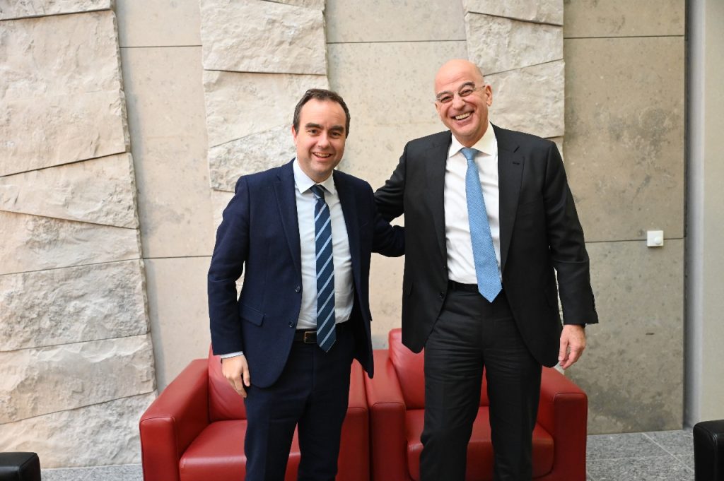 Συνάντηση Δένδια με τον Γάλλο υπουργό Άμυνας