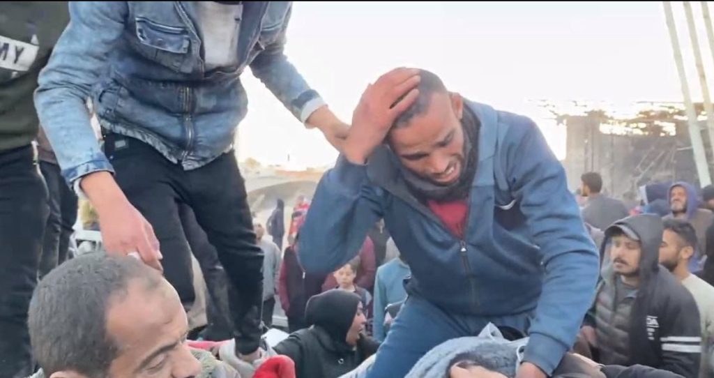 Τουλάχιστον 104 νεκροί από ισραηλινά πυρά σε χώρο διανομής ανθρωπιστικής βοήθειας στη Γάζα